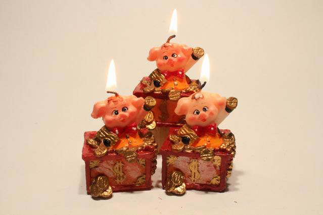 Kerze Schwein in Geldkiste