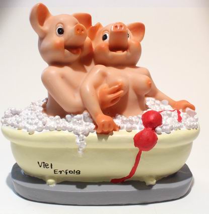 Schweinepaar in Badewanne Spark. 4 Sort.