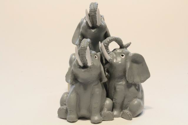 Poly Elefant sitzend