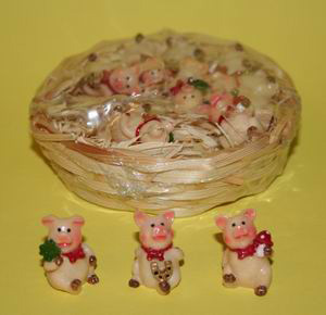 12 Resin Schweine im Korb