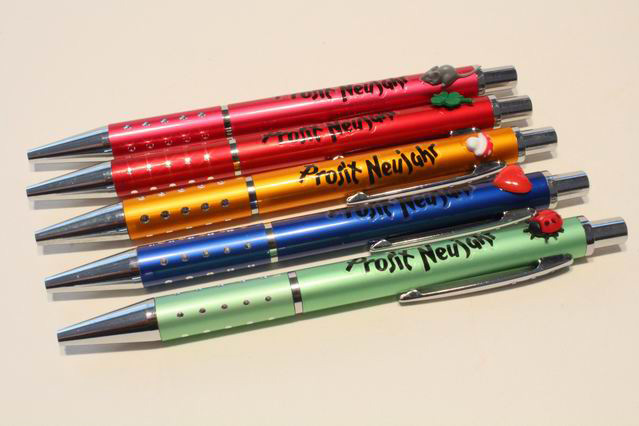 Kugelschreiber bunt sortiert mit Prosit Neujahr