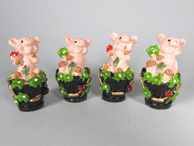 Polyschweinchen im Kübel sortiert