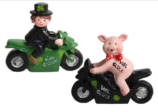Kehrer und Schwein auf Motorrad sort.